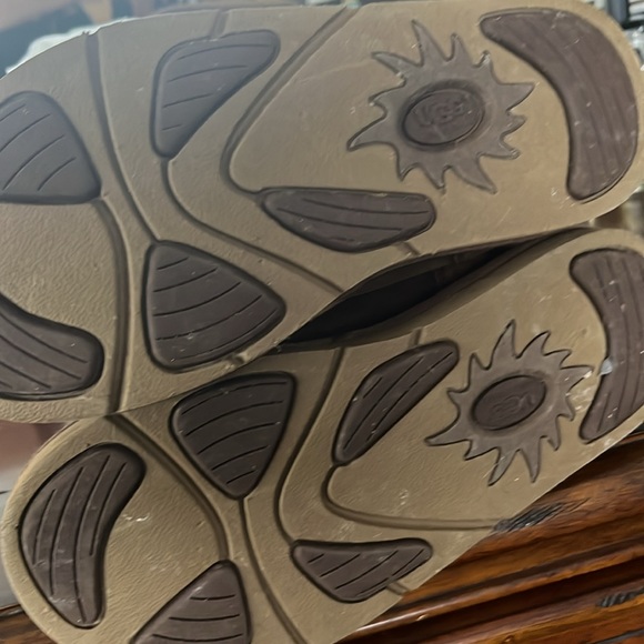 UGG shearling  bootsUgg (Silver); incredibly warm and stylish. Great condition! - Picture 6 of 8